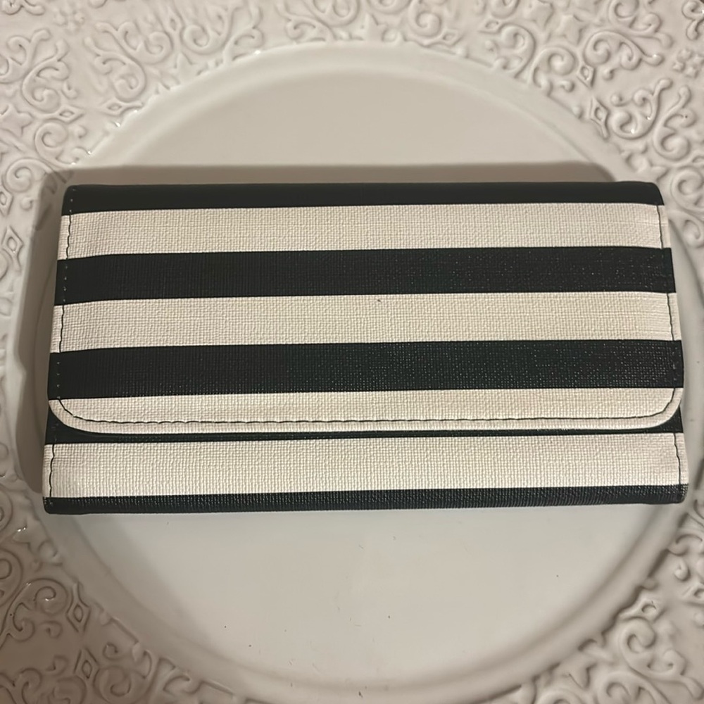 NWOT Black and White Stripped Kut From The Kloth Wallet